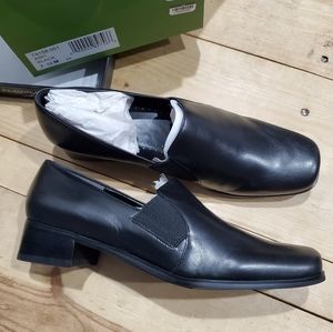 Womens Trotters 'Ash' Slip-on Black leather Loafer